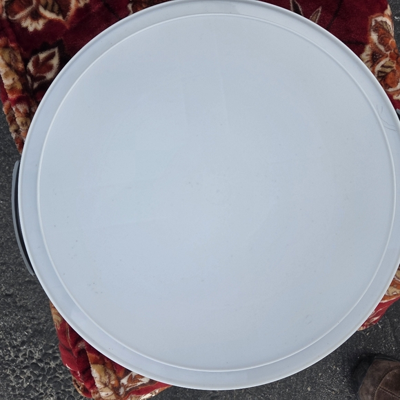 Sterlite 12" Dia 5" High Lockable Cake Saver with Carrier Handle Dishwasher Safe - Picture 8 of 9